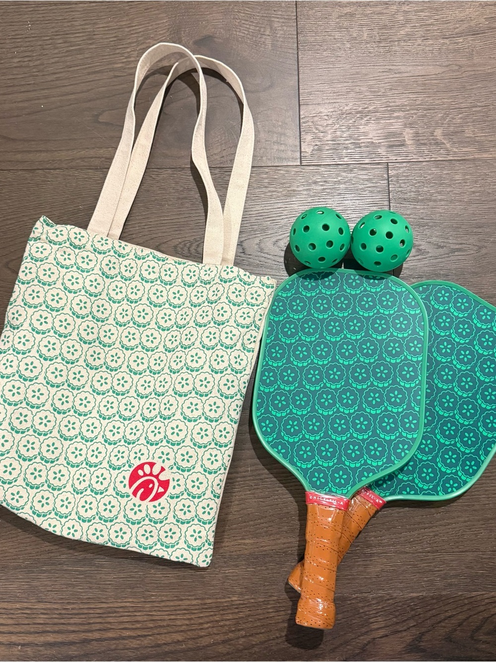 NWT LE Chick-Fil-A Pickleball Set With 2 Paddles, Canvas Tote Bag, and 2 Balls